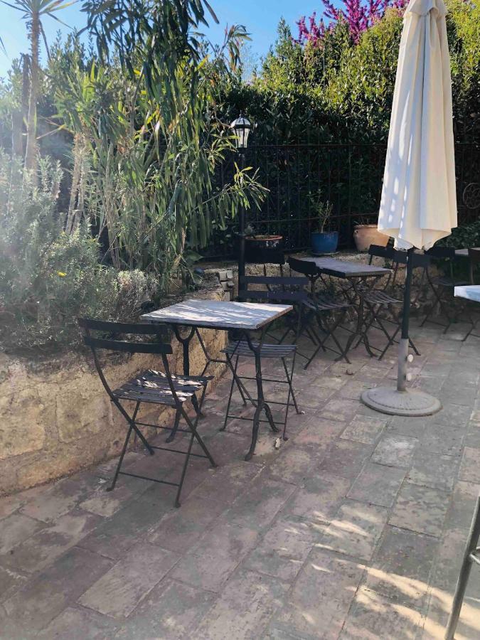 Au Bout Du Pre Hotel Pézenas Exterior foto