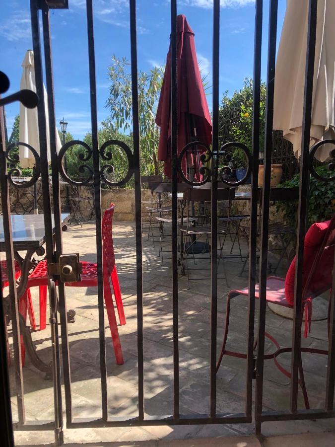 Au Bout Du Pre Hotel Pézenas Exterior foto